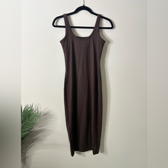 Vuori Halo Essential Dress Midi - Picture 4 of 5